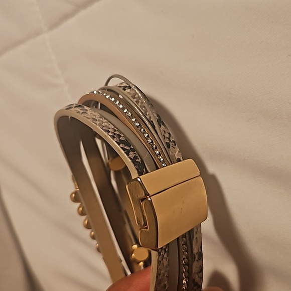 Women's  Leather - Picture 3 of 8